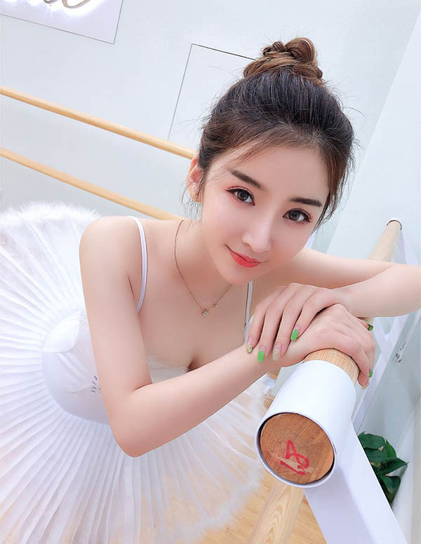 巴黎围经纪人微信